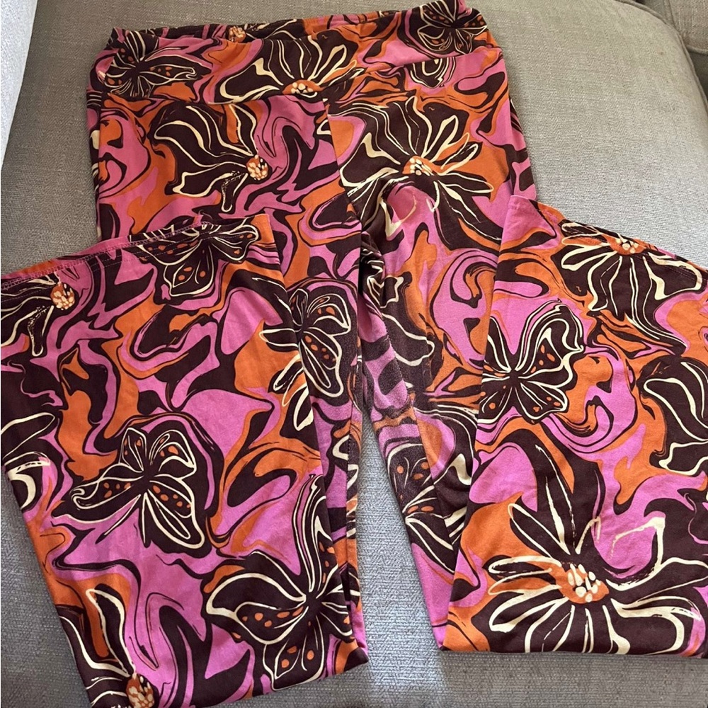 Plus size Groovy Bellbottom Leggings